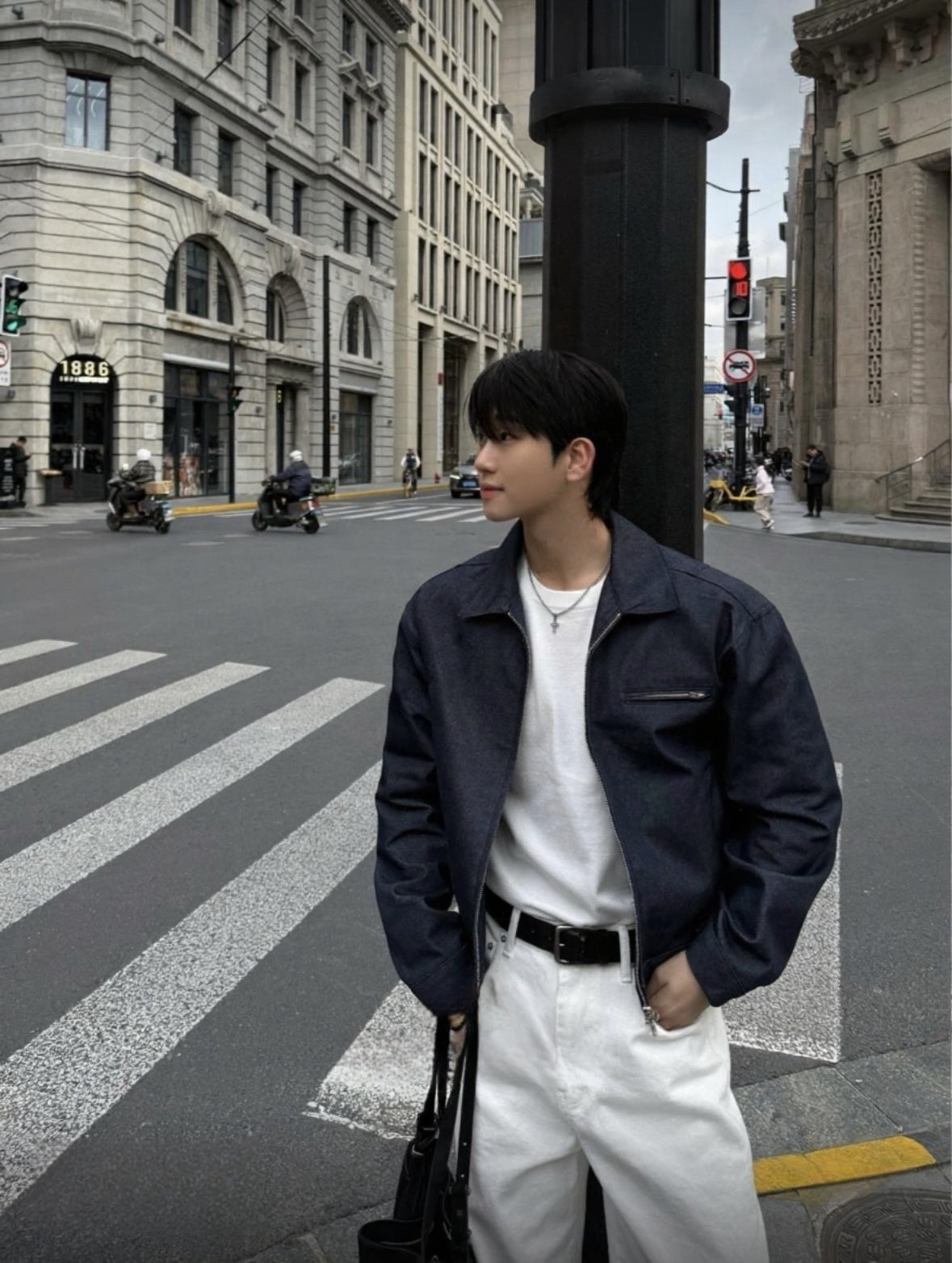 A88 極簡復古短版牛仔外套 (黑 藍)