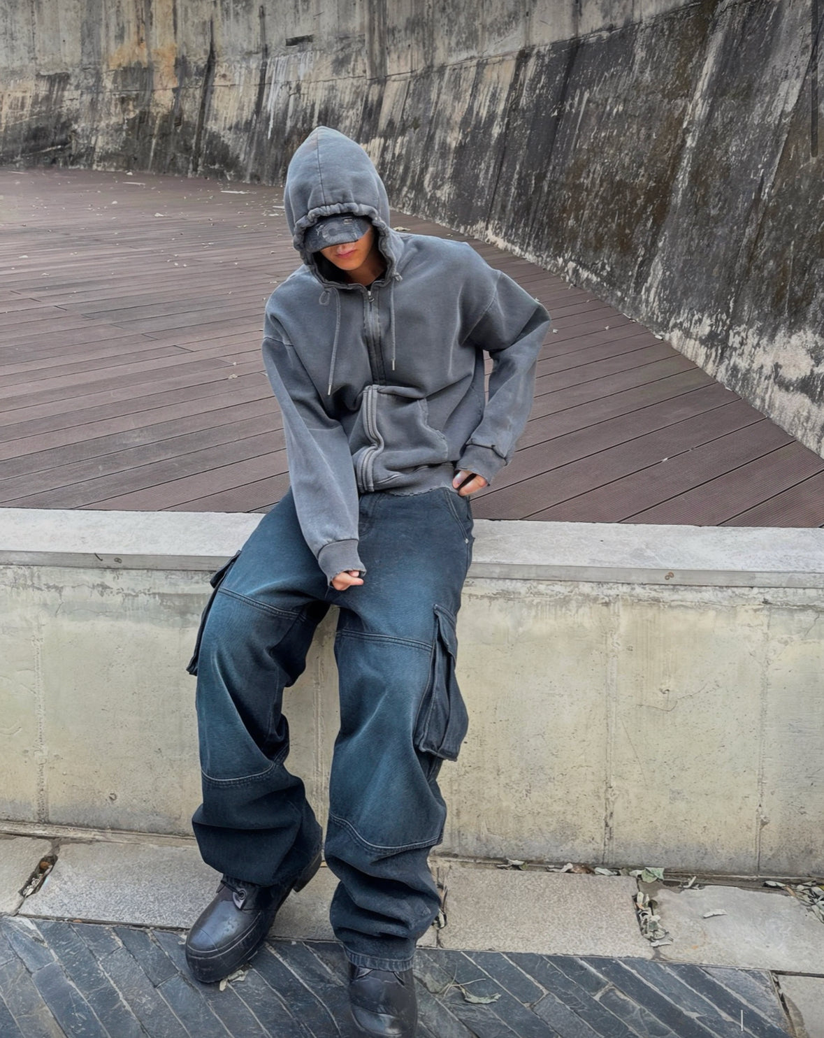 J15 denim large pocket cargo wide pants (black, dark blue)