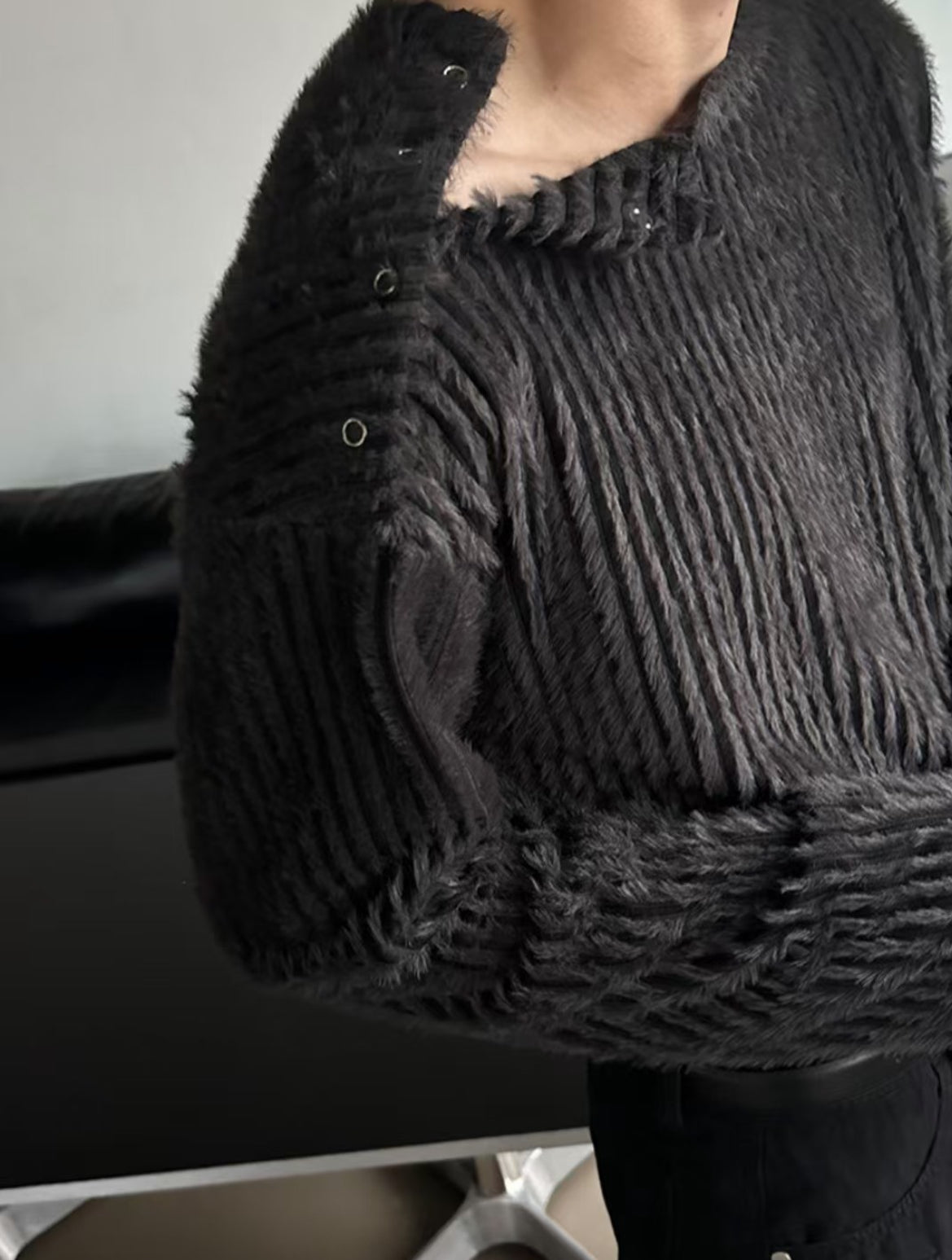B23 Single side button knit sweater (dark gray brown)