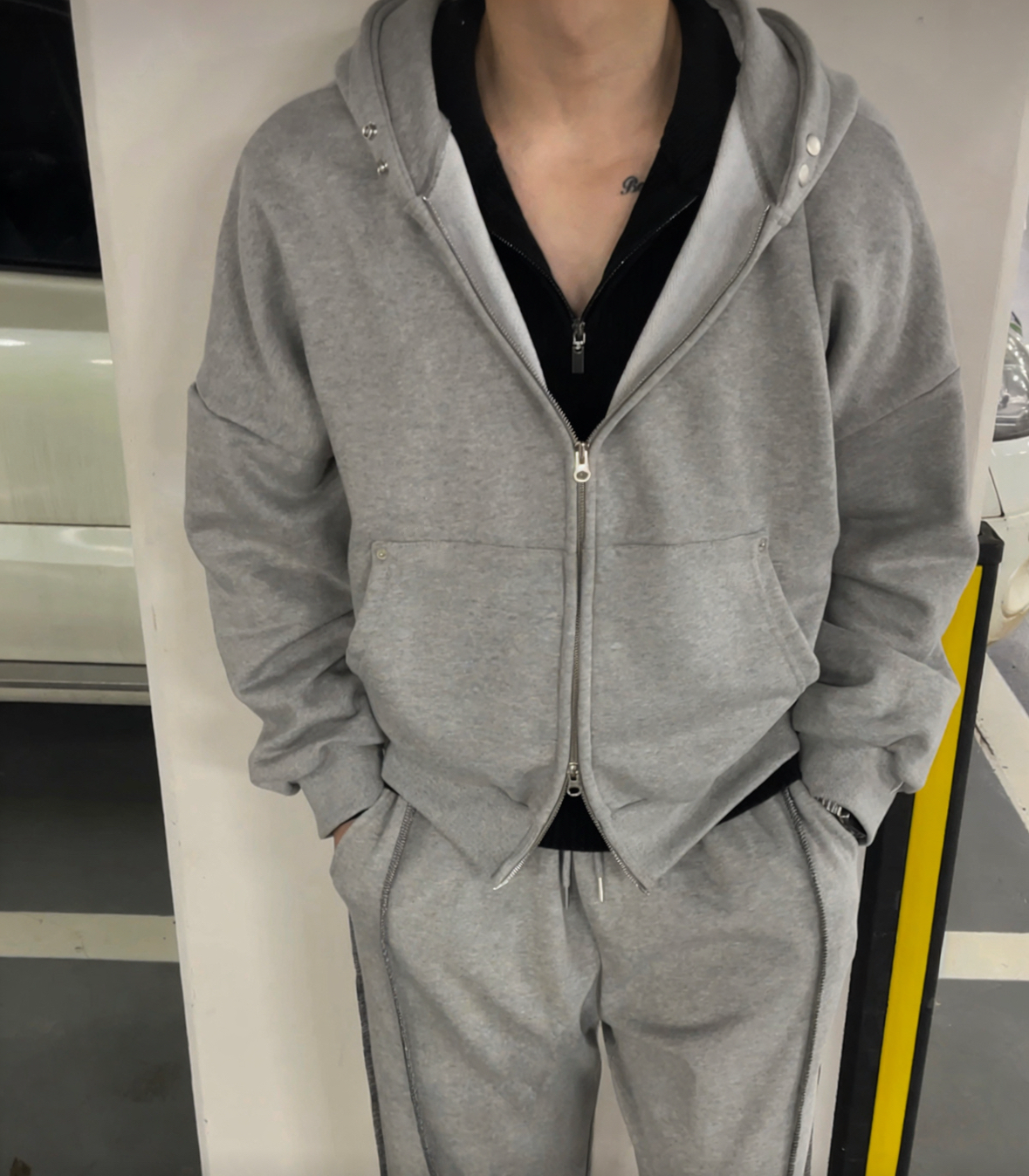 A36 鉚釘連帽運動外套 (黑black 灰gray)