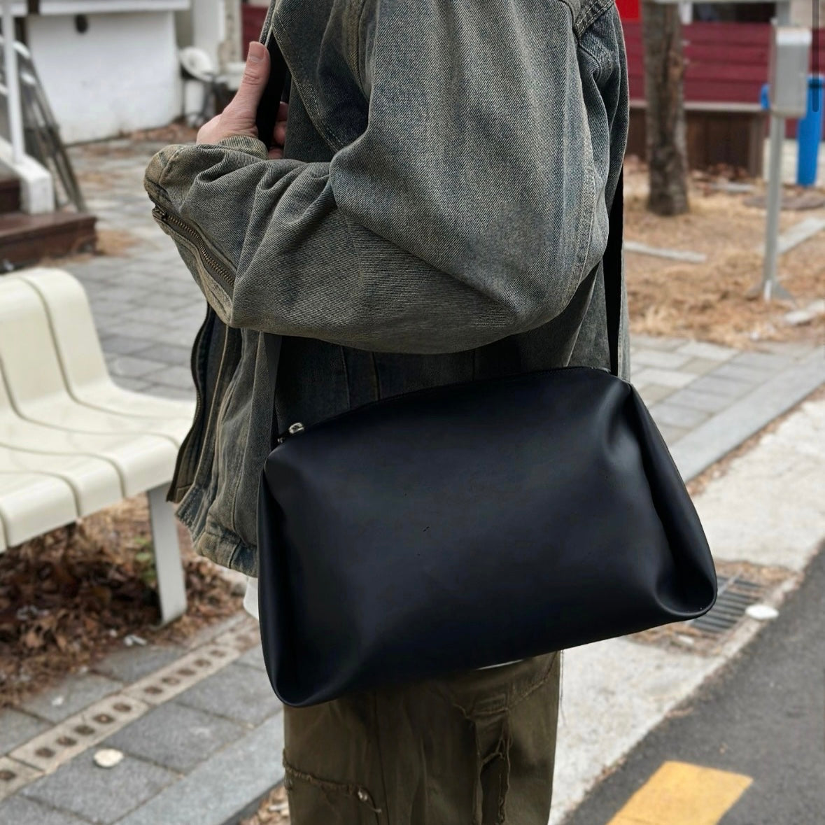 H6 Soft Leather Side Bag (Black)