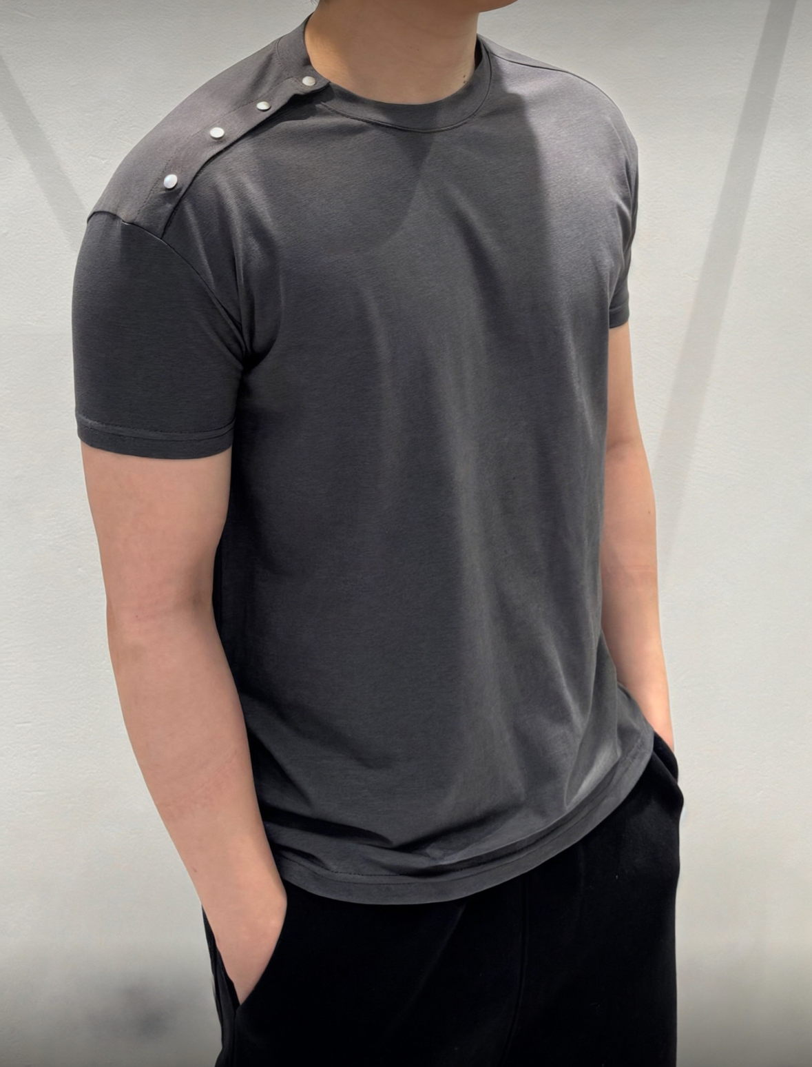 B42 Single side button T-shirt (3 colors)