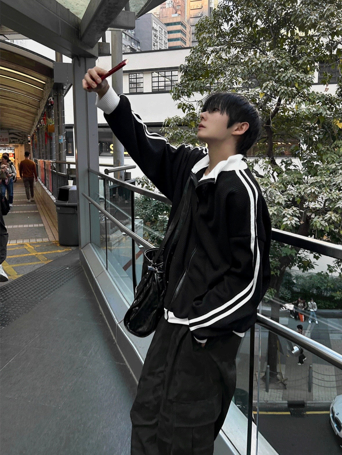 A154 運動感線條外套 (黑 白)