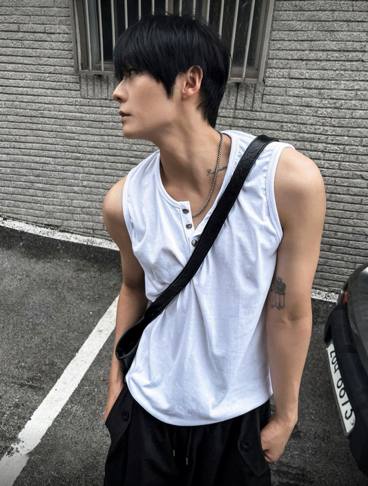 B67 簡約排釦背心 (3色 three colors)