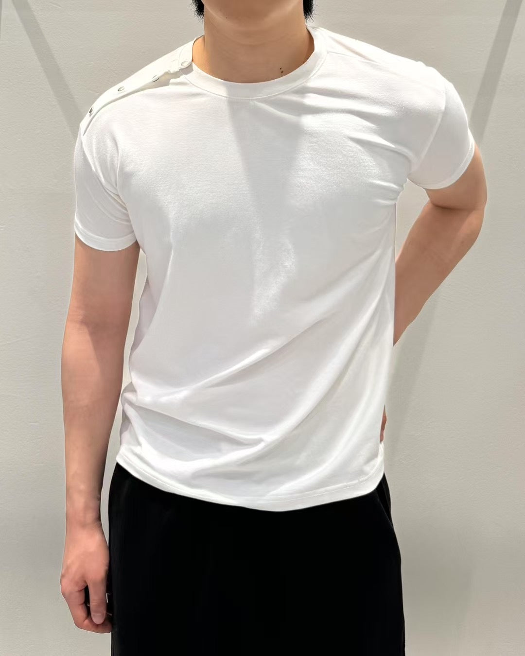B42 Single side button T-shirt (3 colors)