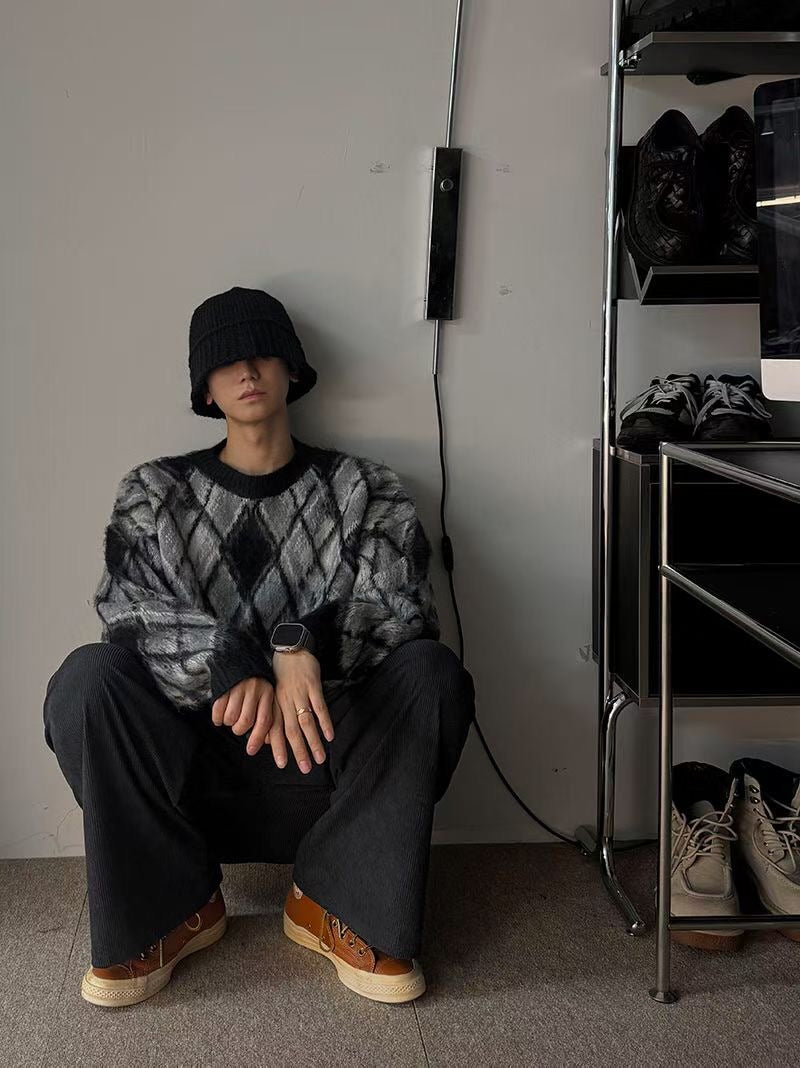 B138 高磅數菱格混色毛衣 (黑 紅)