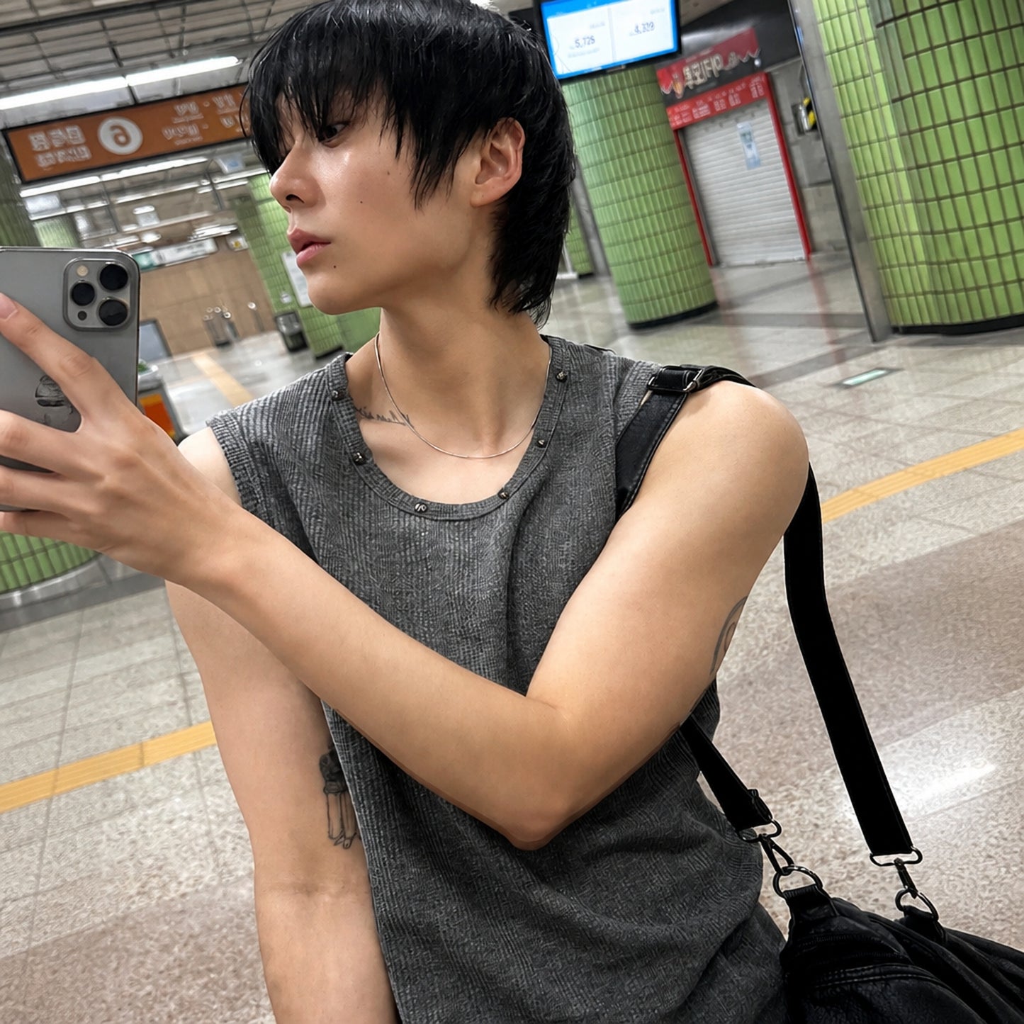 B195 深灰色 Dark gray