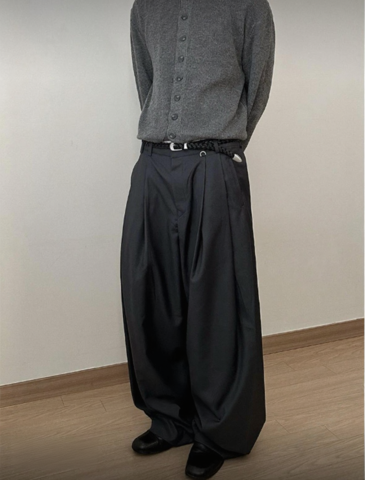 J76 垂墜雙褶寬褲 (黑 灰)