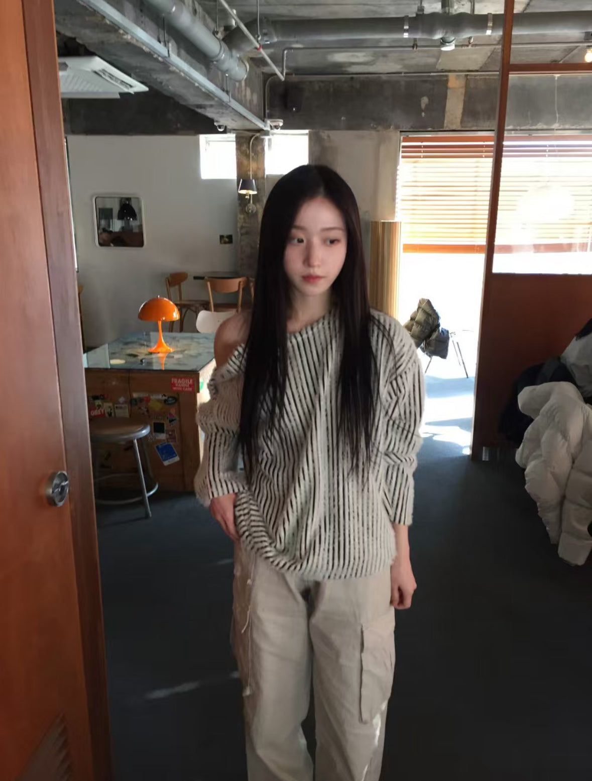 B23 Single side button knit sweater (dark gray brown)