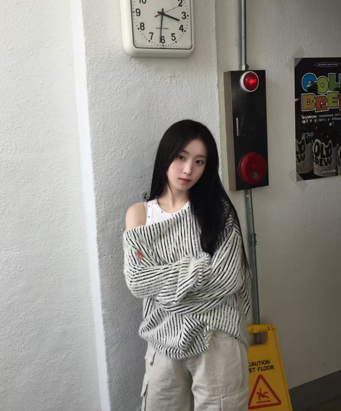 B23 Single side button knit sweater (dark gray brown)