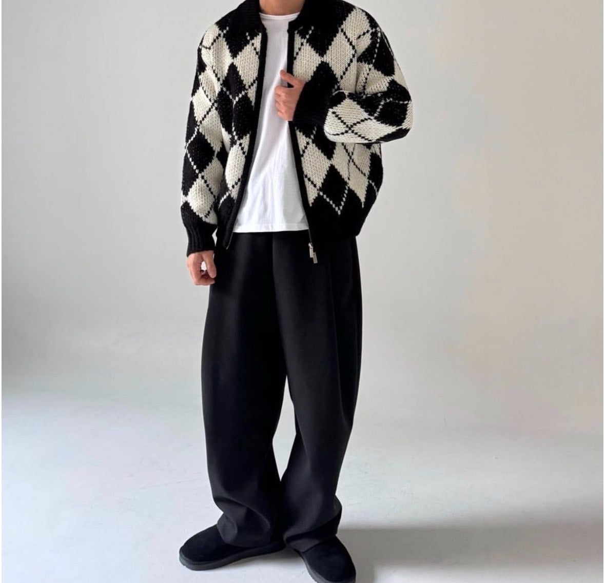 A8 Diamond Check Wool Sweater (Black and Brown)