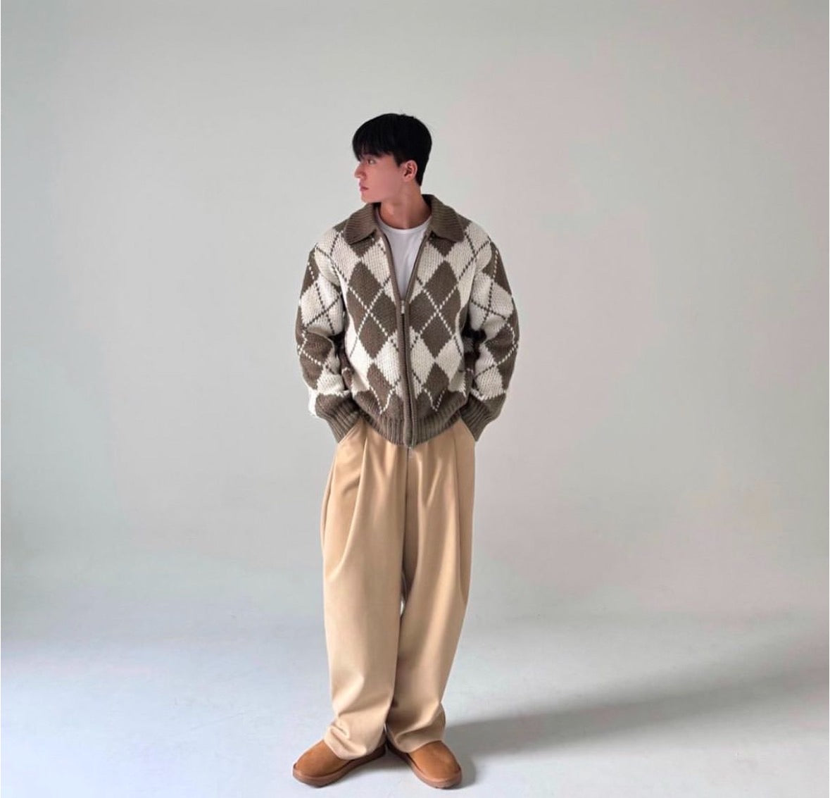 A8 Diamond Check Wool Sweater (Black and Brown)