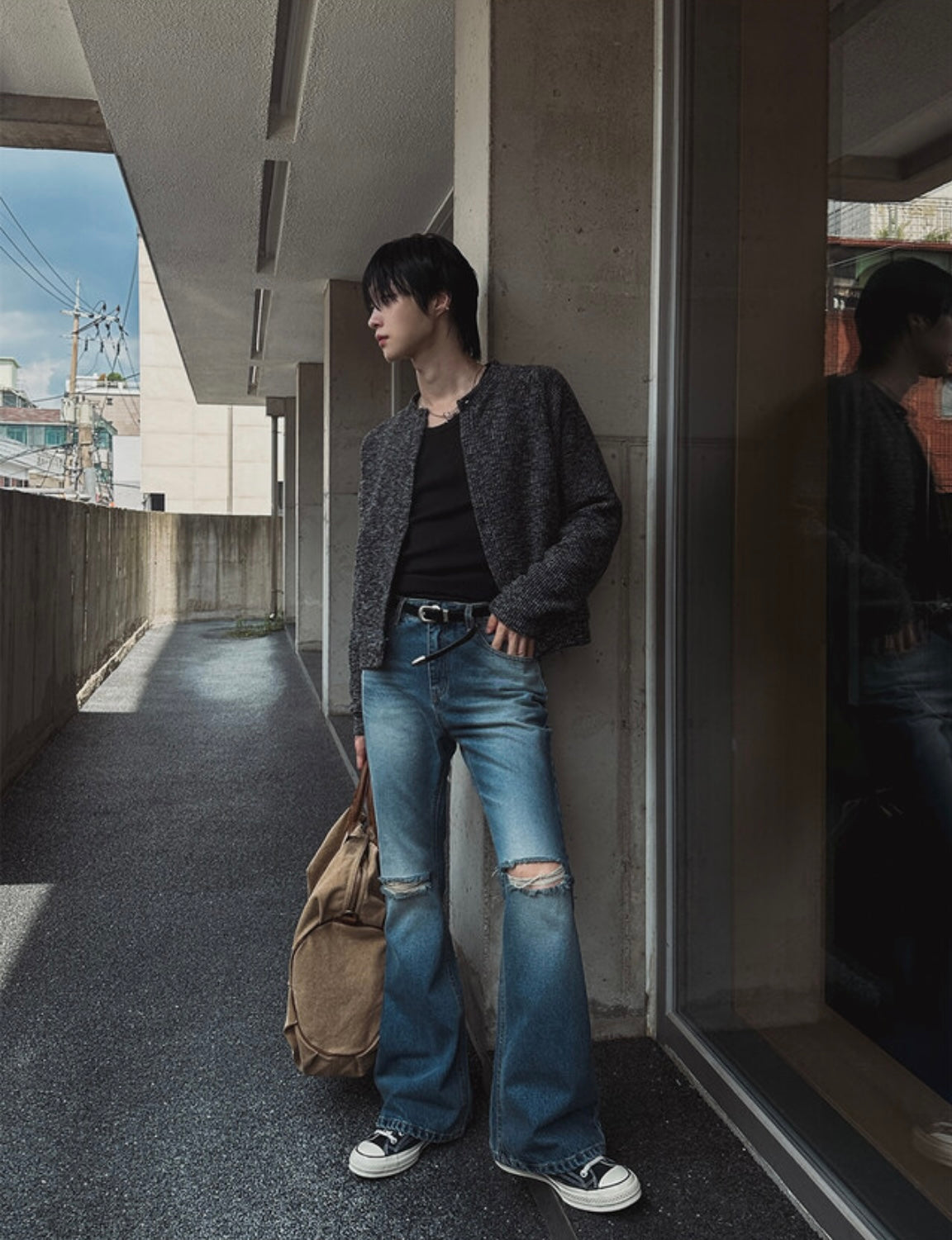 J69 Light Chasing Rift Flared Jeans