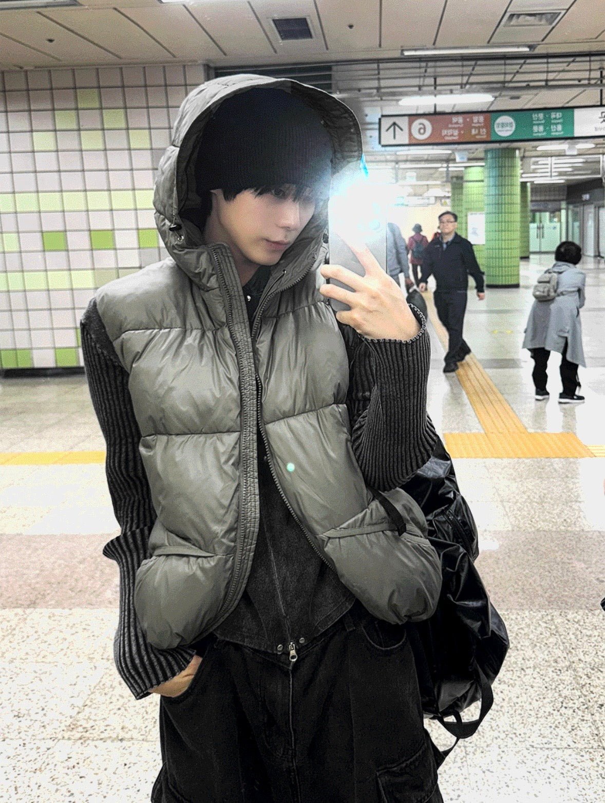 A141 金屬感連帽鋪棉背心 (卡其 黑)