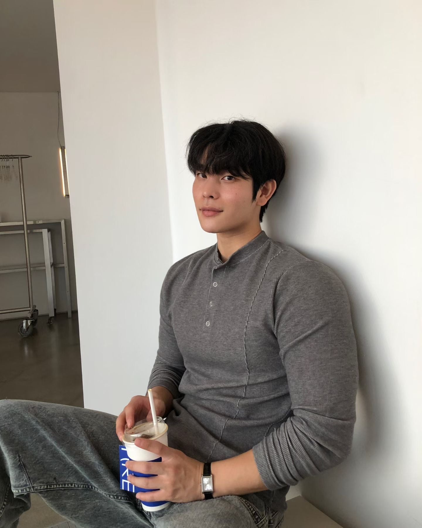 B180 剪接亨利領修身上衣 (灰 黑)