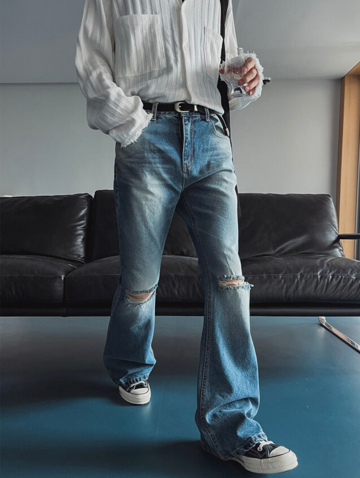 J69 Light Chasing Rift Flared Jeans