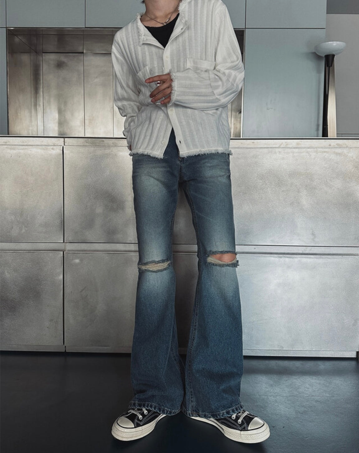 J69 Light Chasing Rift Flared Jeans