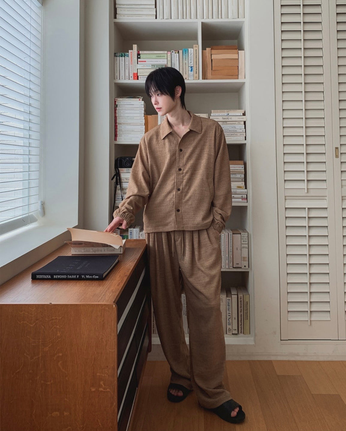 J100 自然紋理寬褲 (米 黑)