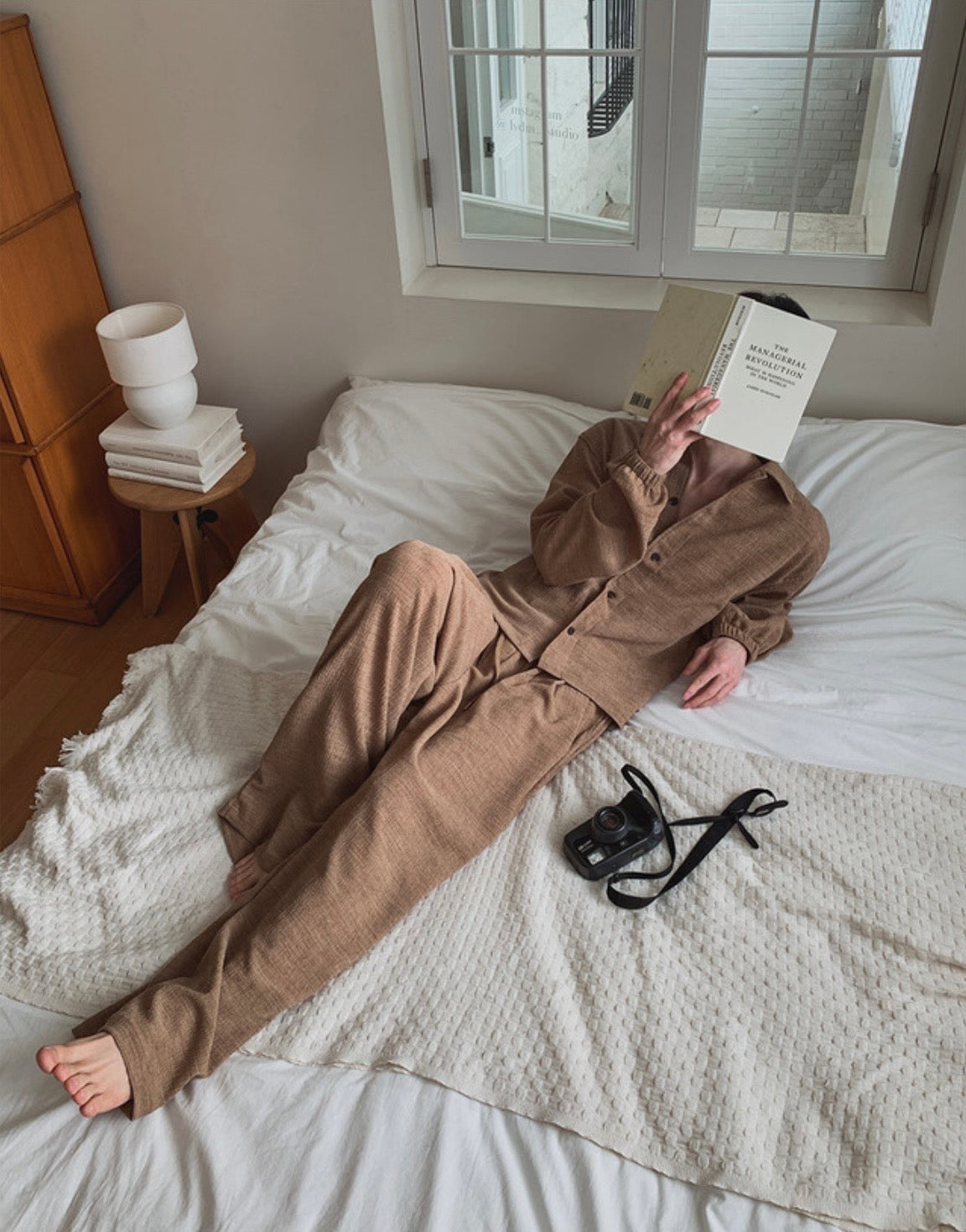 J100 自然紋理寬褲 (米 黑)