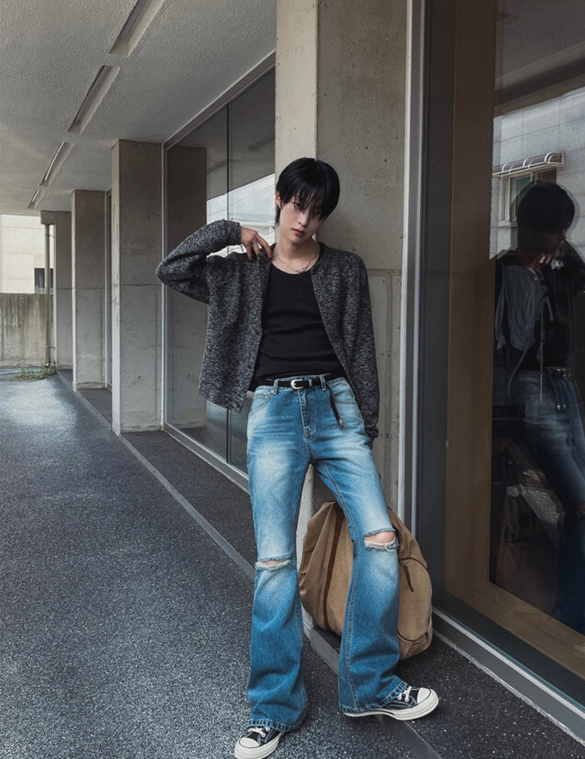 J69 Light Chasing Rift Flared Jeans