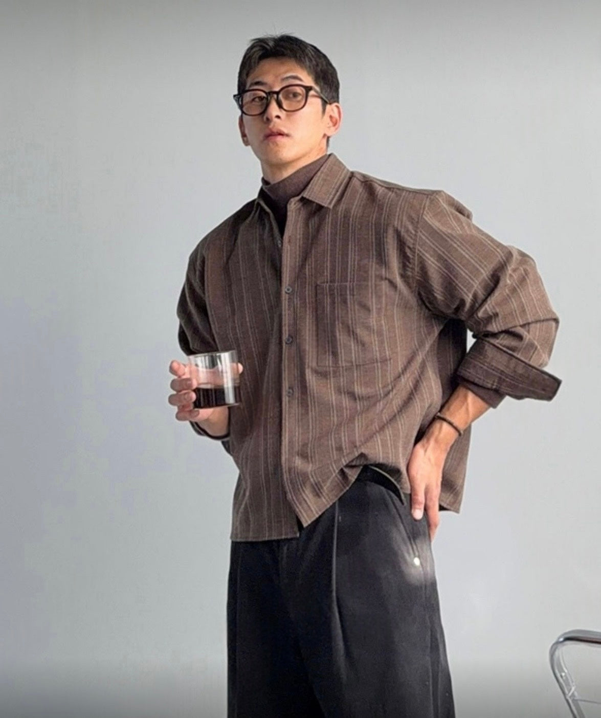 B167 雷諾條紋短版襯衫 (灰 棕)