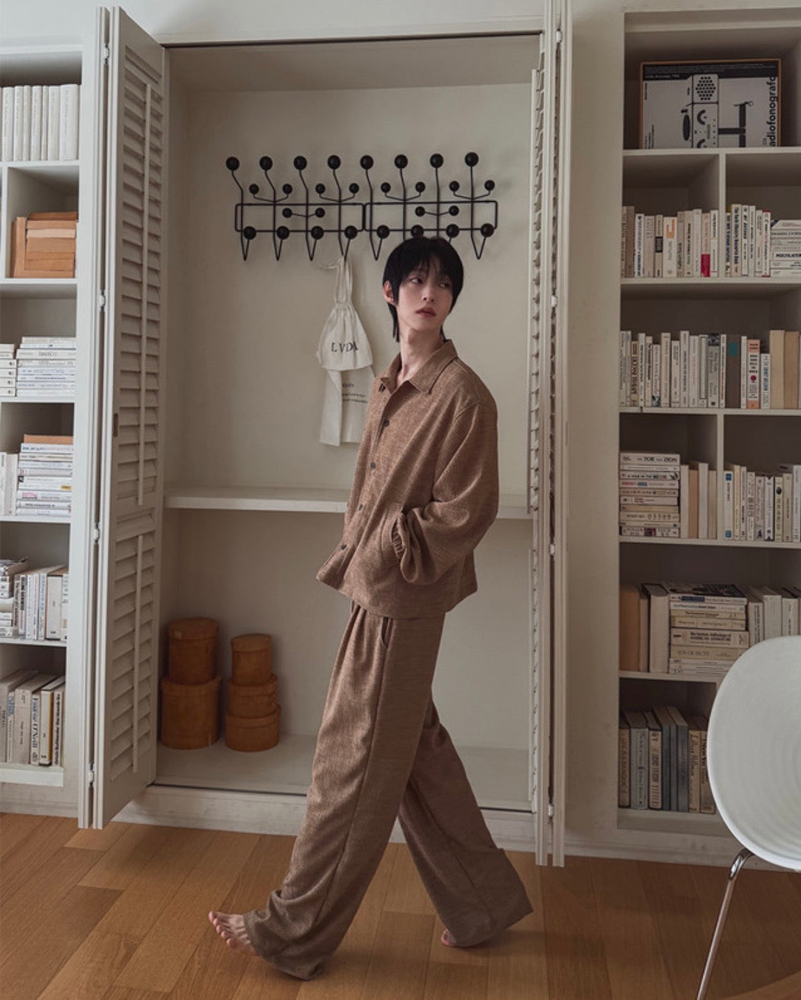 J100 自然紋理寬褲 (米 黑)