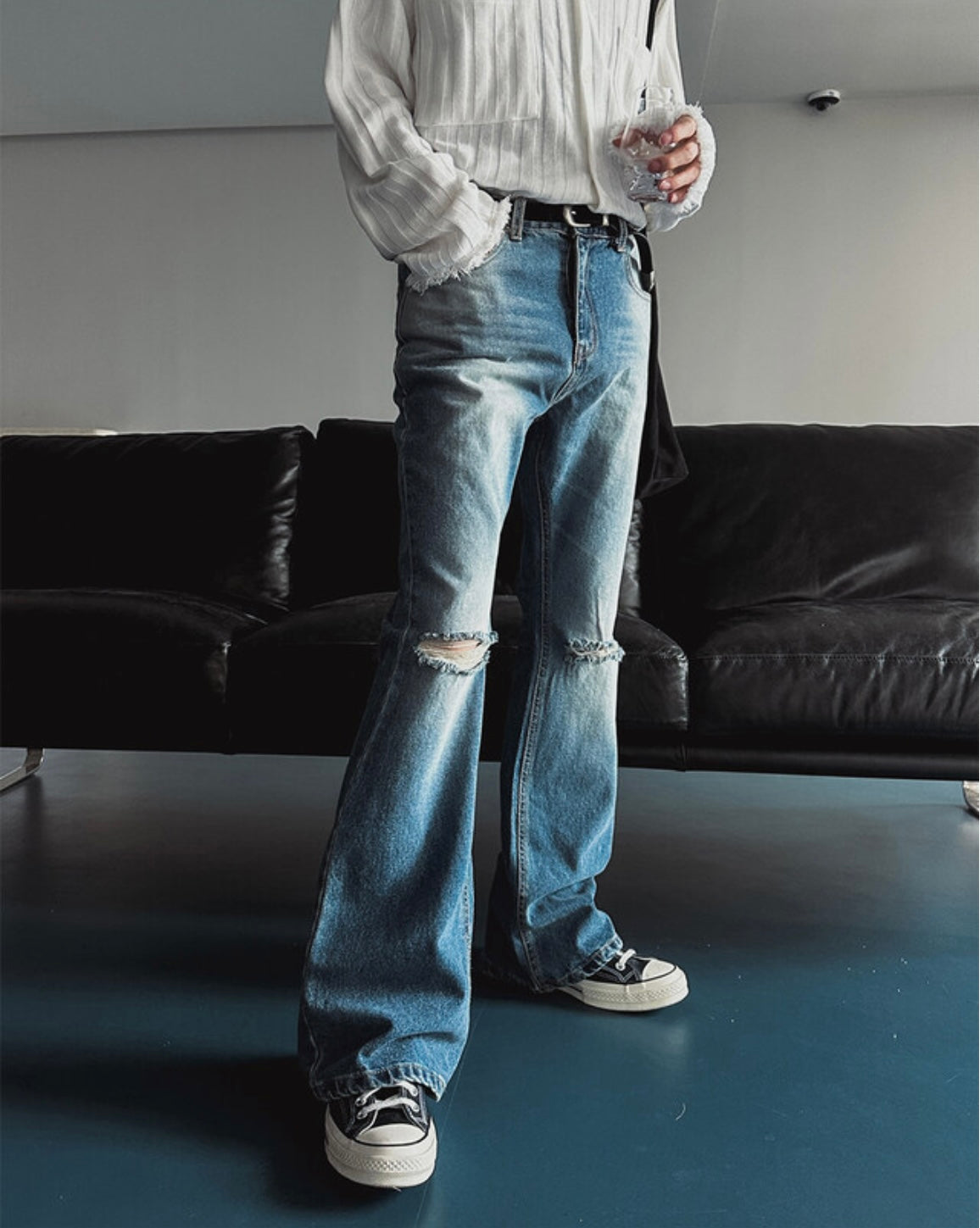 J69 Light Chasing Rift Flared Jeans