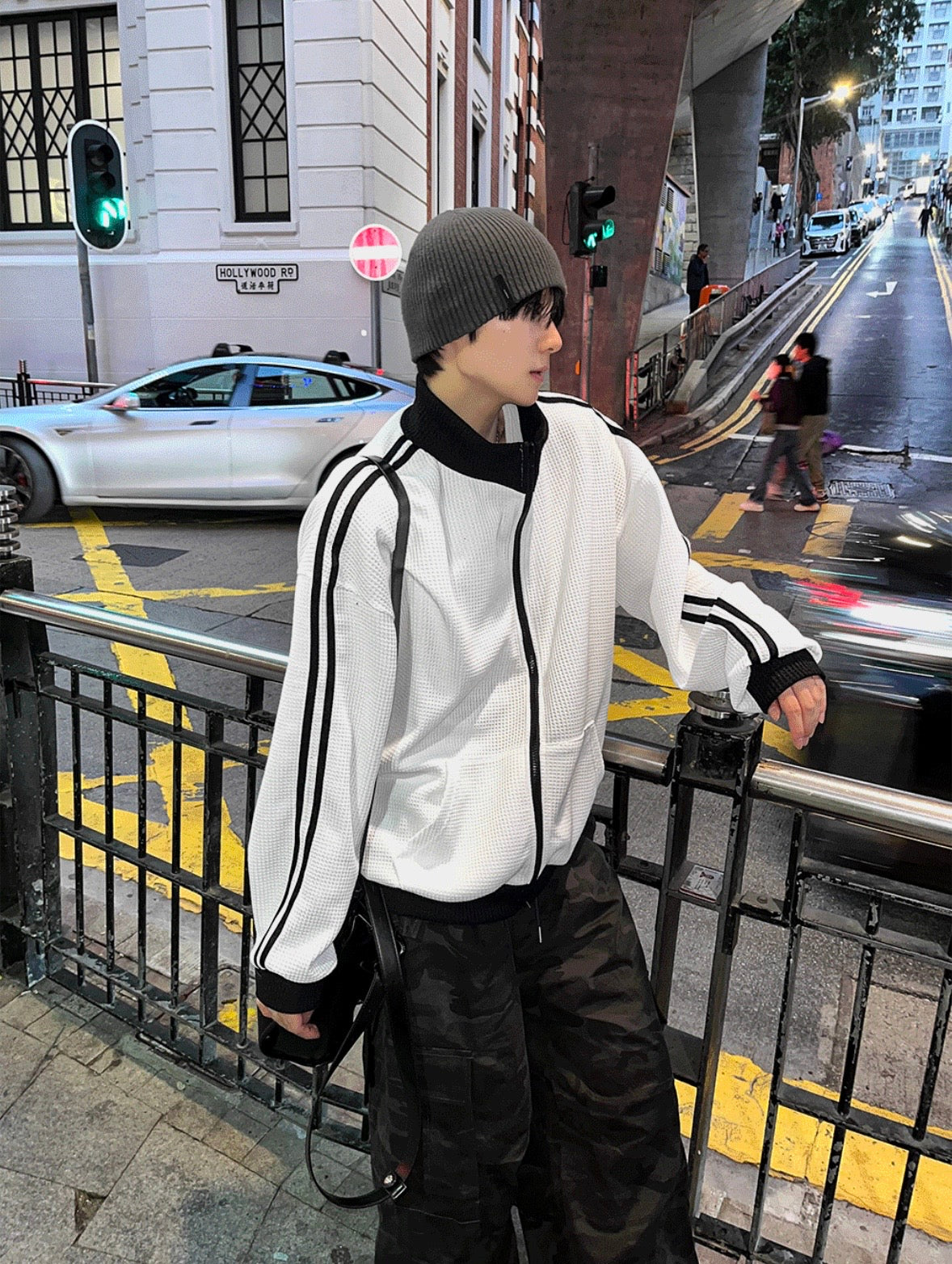 A154 運動感線條外套 (黑 白)