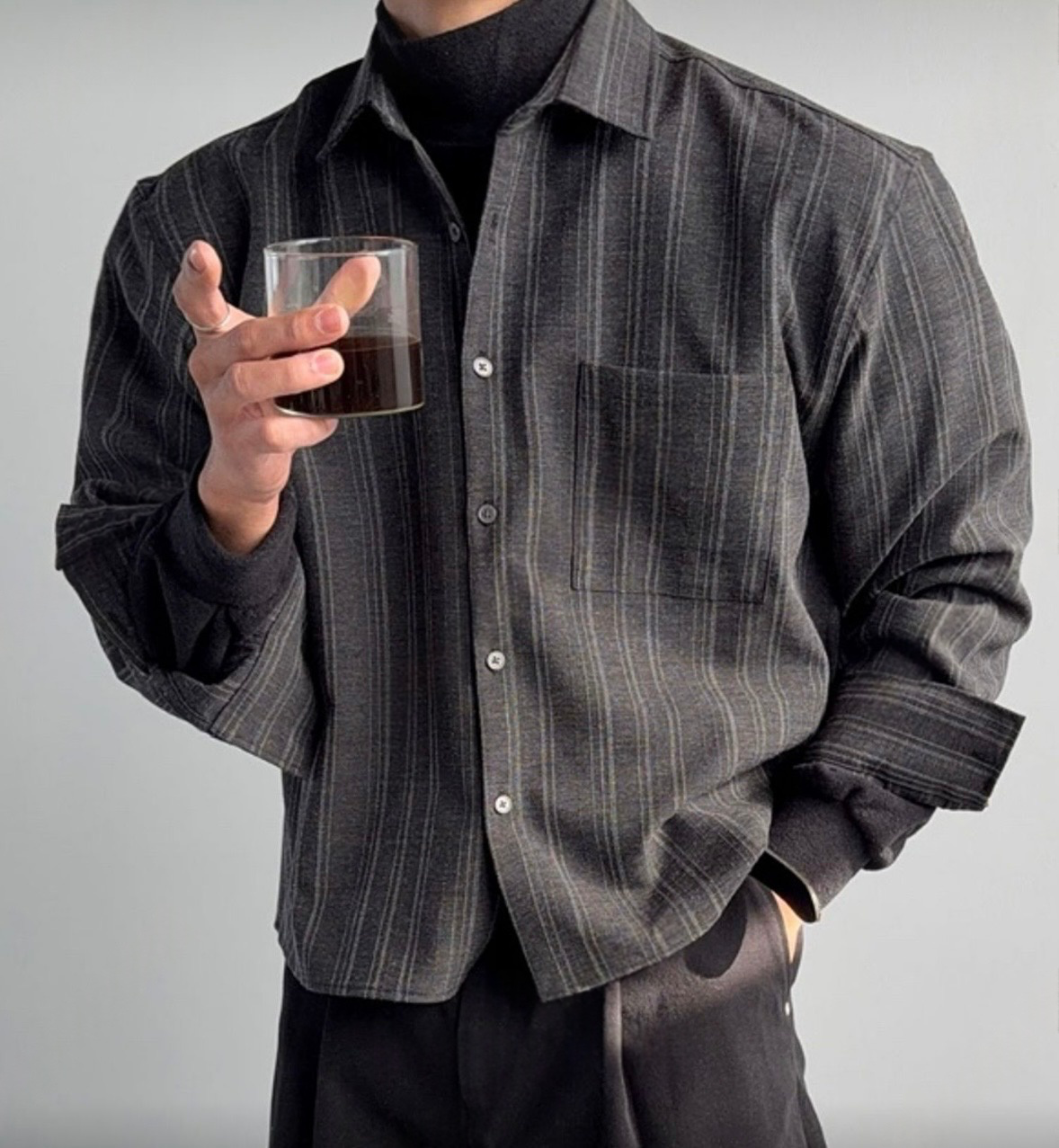 B167 雷諾條紋短版襯衫 (灰 棕)