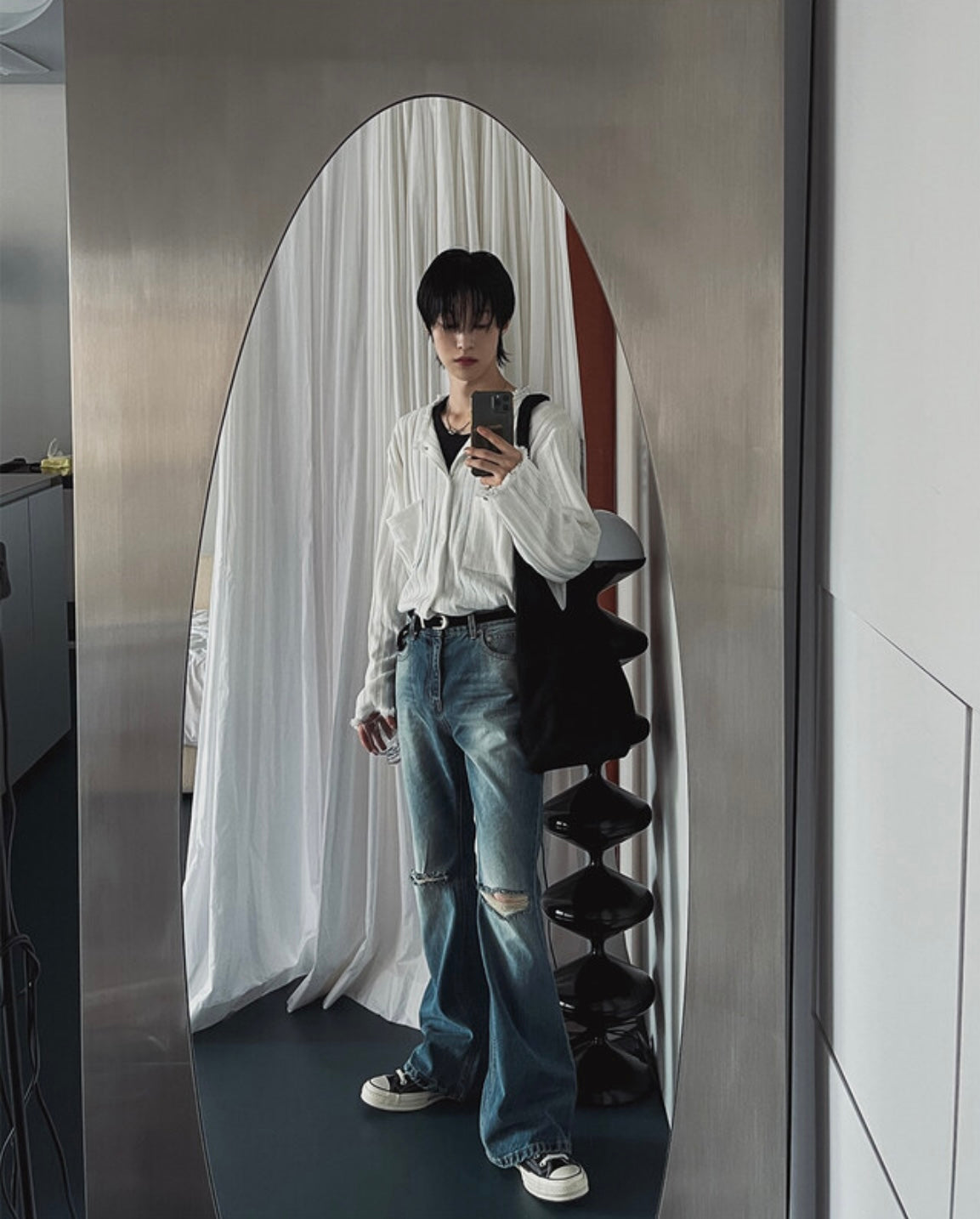 J69 Light Chasing Rift Flared Jeans