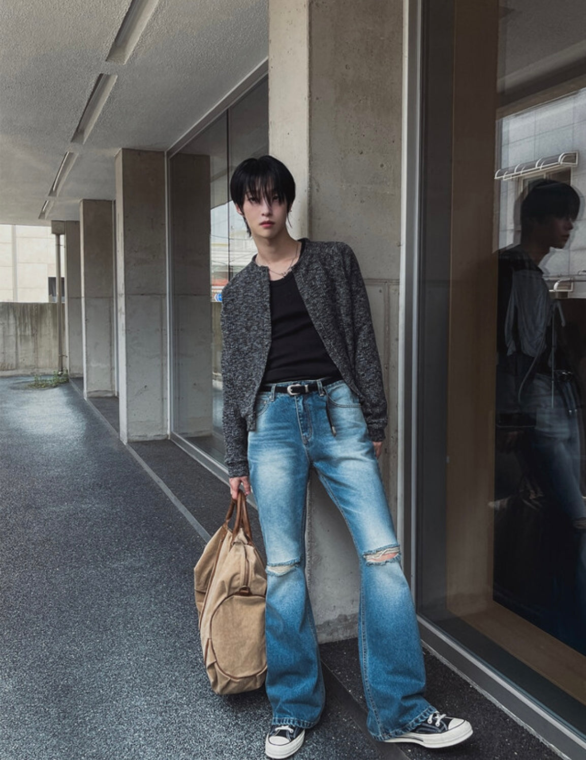 J69 Light Chasing Rift Flared Jeans
