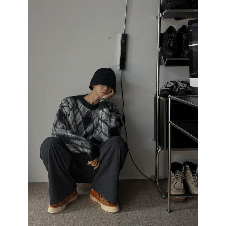 B138 高磅數菱格混色毛衣 (黑 紅)