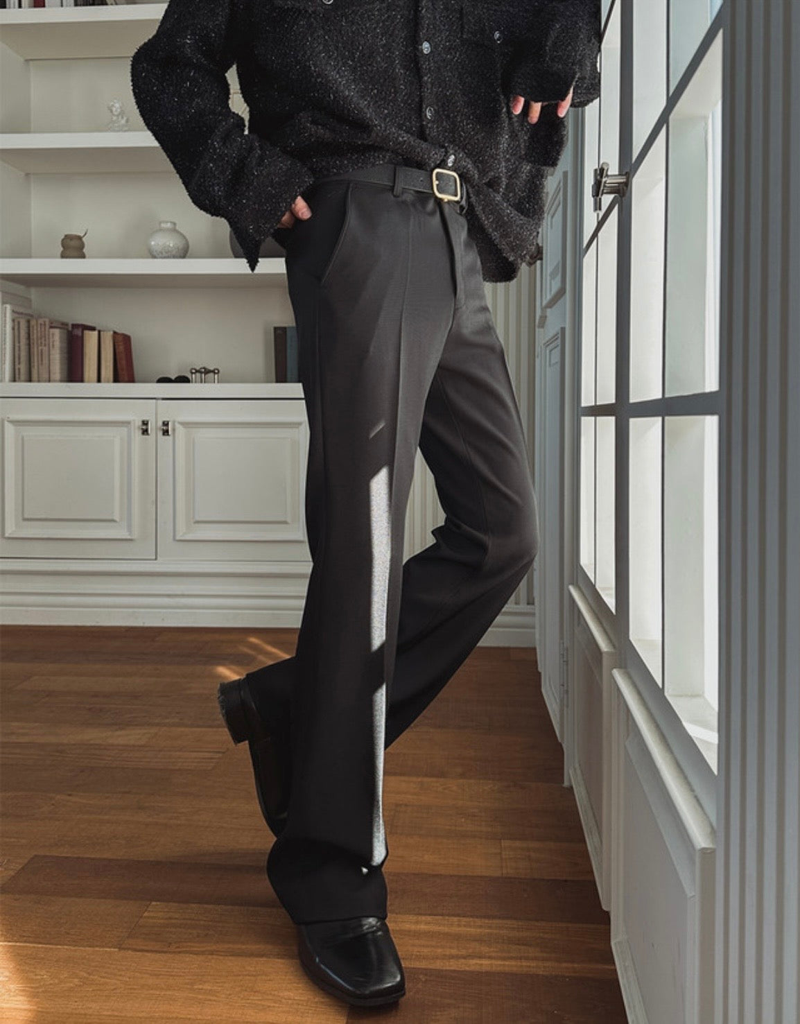 J97 打摺修身微喇叭西裝褲 (黑 棕)