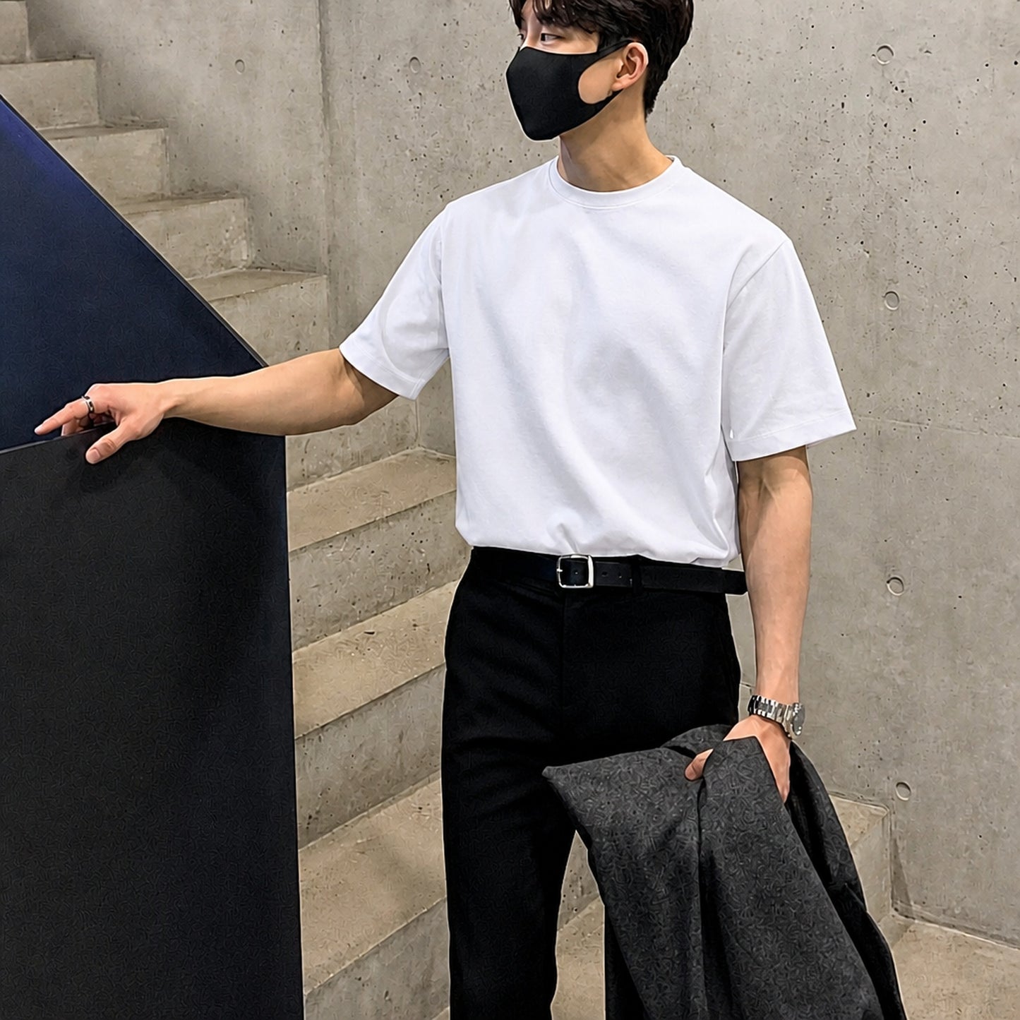 B40 白 White