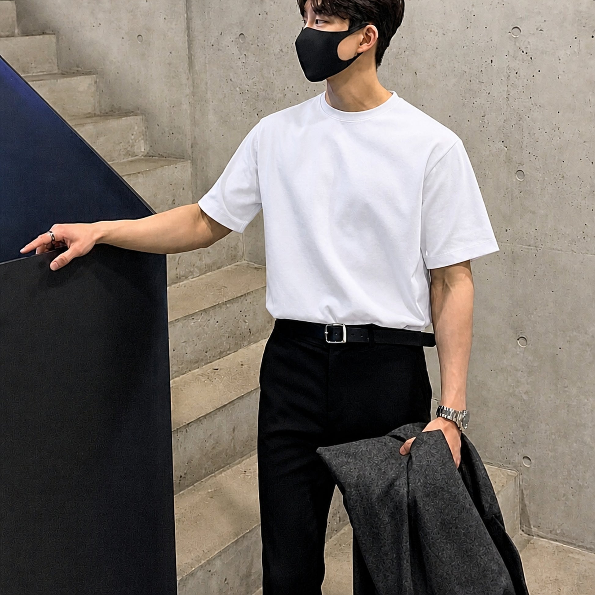 B40 白 White
