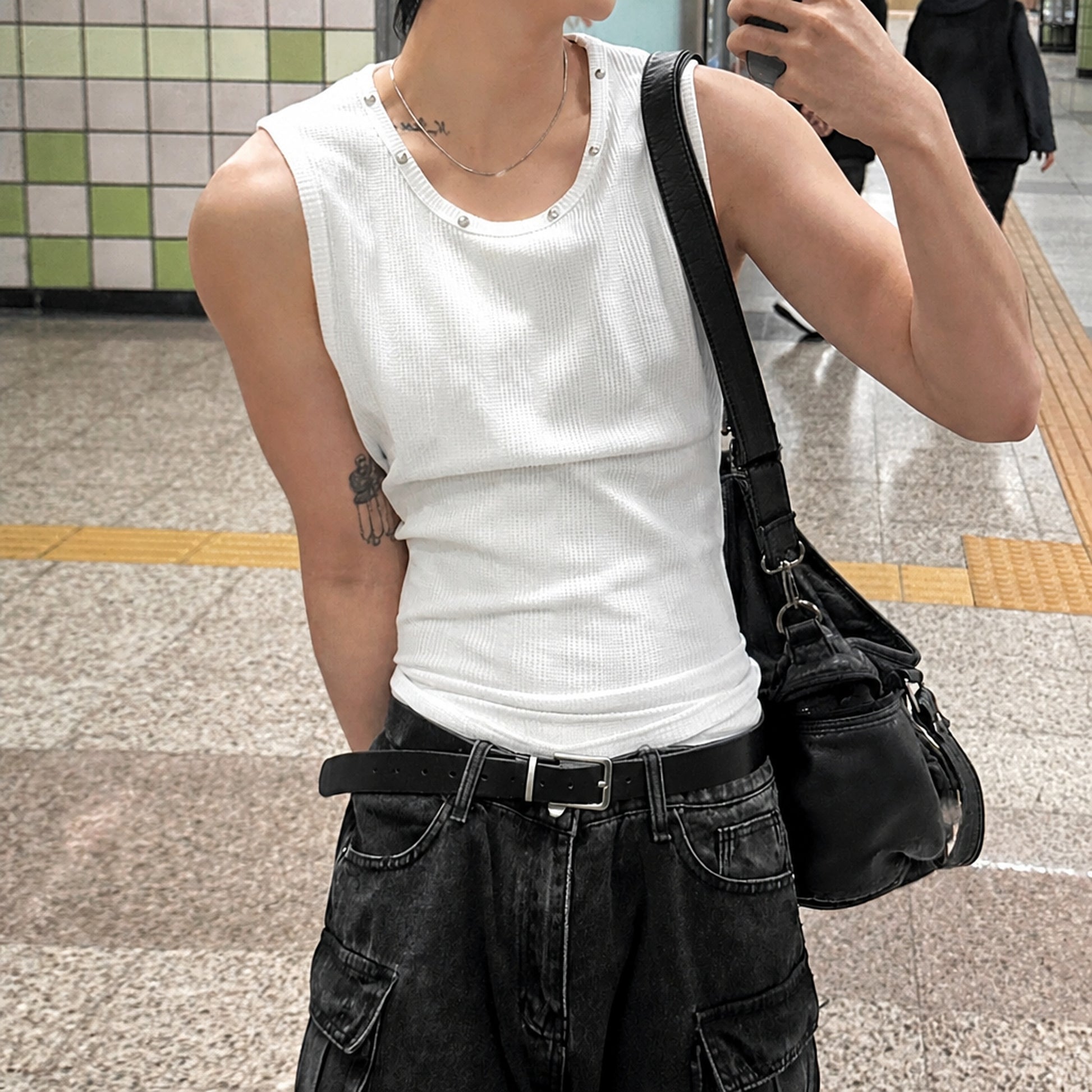 B195 白 White