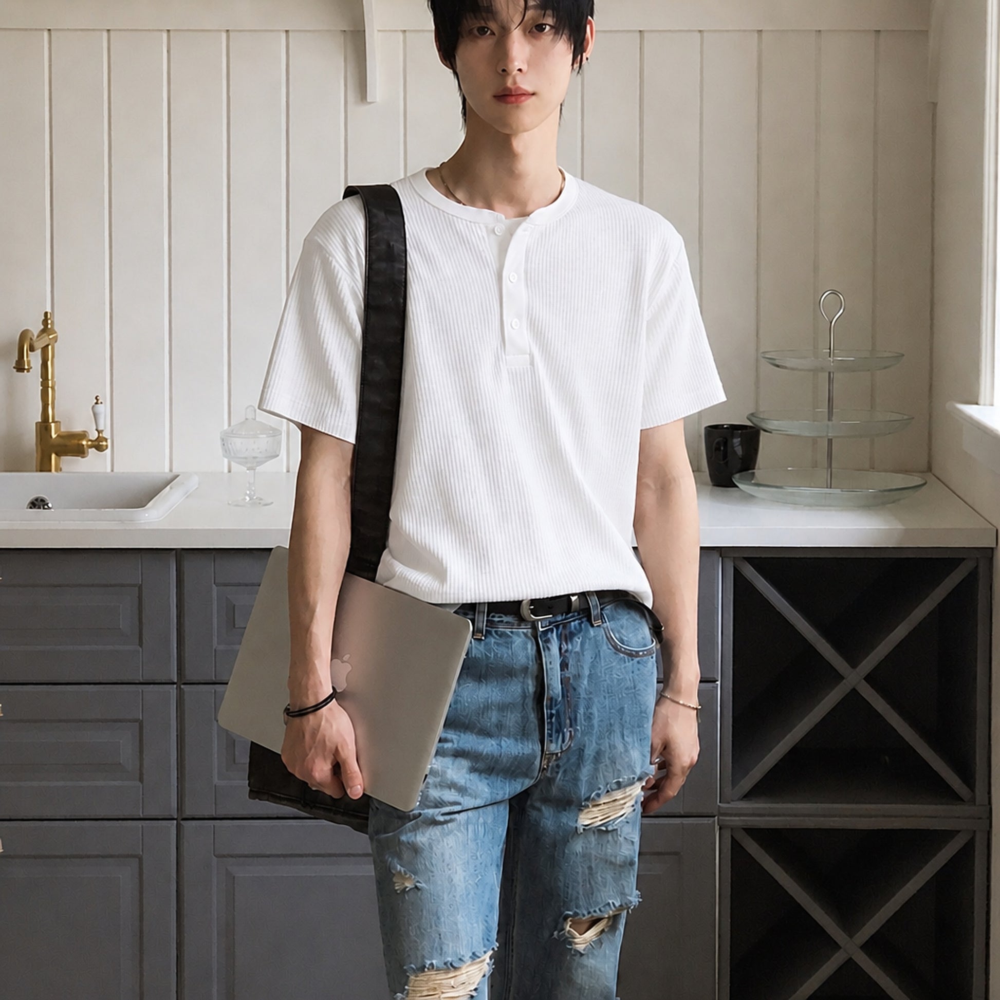 B226 白 White