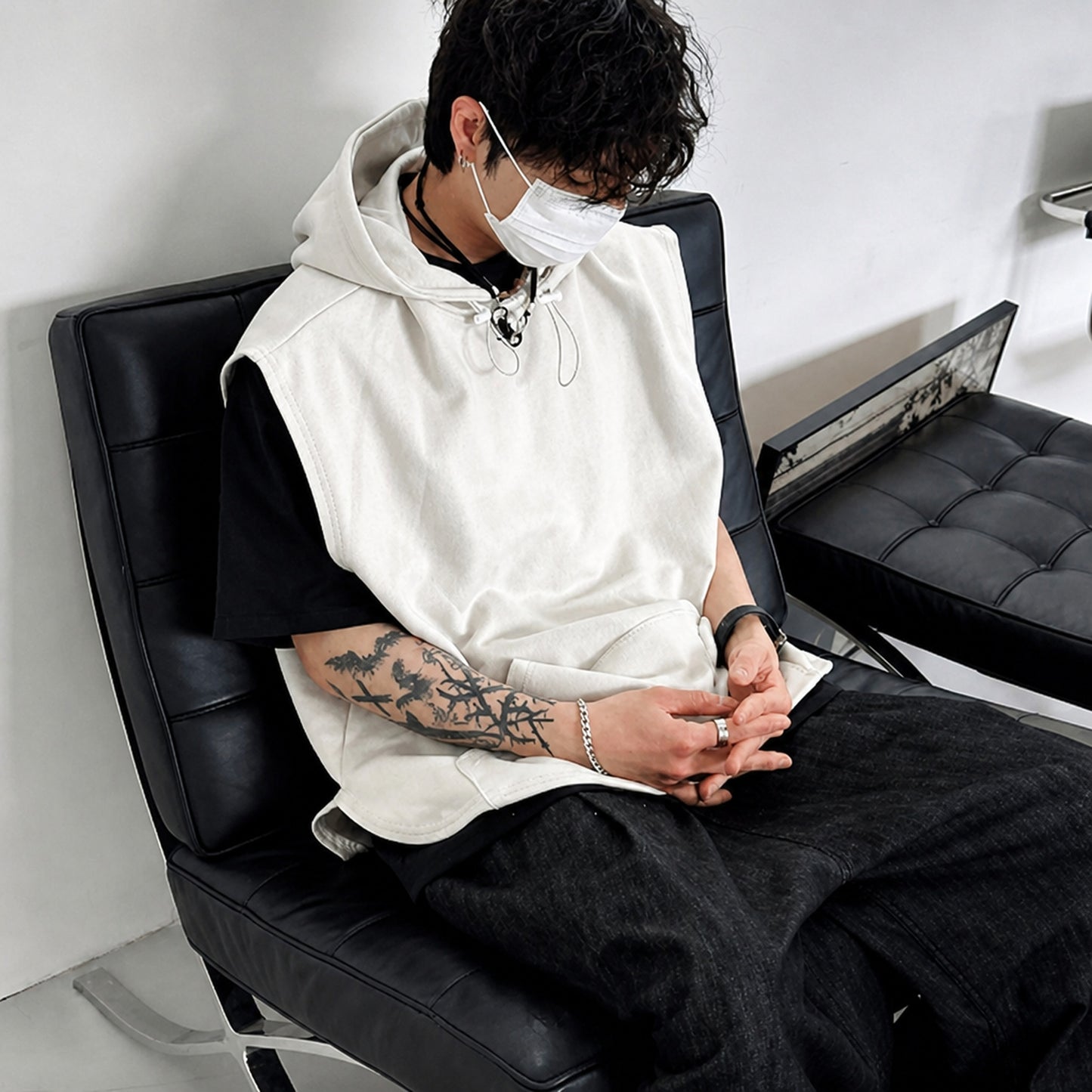 B114 白 White